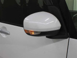 サイドターンランプ付きドアミラー。車両のドレスアップと右左折時の被視認性を兼ね備えたお洒落なミラーです。