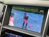 停車中にテレビ番組などの映像を楽しめる画面を備えています。画面表示から音源の選択にもつながり、休憩中のひとときを車内でゆったり過ごしたい方にも便利です。