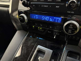 左右独立温度コントロールフルオートエアコンです。運転席、助手席それぞれで独立して温度設定ができます。冷え性の方が乗っても安心ですね♪