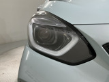 LEDヘッドライトは、点灯の瞬間から最大光量を発揮し、突然暗くなるトンネルなどでの安定感を高めます。