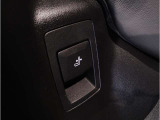 【ミラー型ETC】ETC車載器が見えない為、スタイリッシュでありながら盗難を防止。汎用ではグローブBOX内に搭載が多いのでグローブボックス内の容量確保にも繋がります。