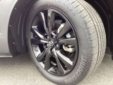 純正18インチアルミホイールでスタイルバッチリ!215/55R18タイヤです