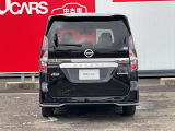 凛とした後姿にも、視線を捕えつづける力と魅力がある♪