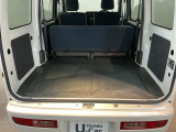 積み下ろしがしやすい大きな開口部と低い床。たくさんの荷物が積めます。