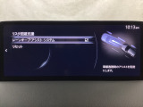 ハンドル操作をアシストすることにより車線からの逸脱回避を支援します。