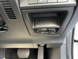 スマートに料金所を通過できるETC搭載してますのでご納車後直ぐに高速道路ご利用いただけます。