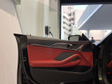 安心のBMW認定中古車は100項目の箇所を徹底的にチェック致します。機械的な箇所や電気系、コンピューターなどをご納車前に点検し、交換基準に達した部品は全て新品に修理返品した後にご納車致します。