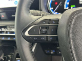 運転中、オーディオの操作をしてて、ハッとしたことはありませんか?ステアリングスイッチは、運転中でもハンドルでオーディオの操作が可能です。安全なドライブをサポートします。