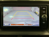リバースギアに入れるだけで後方の表示へ切り替わります。夜間や雨の日の駐車も楽になりますよ。