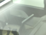 フロントガラスに飛び石キズあります。