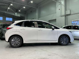 日産ディーラーならではの経験豊富な整備士が、お渡し前にきっちりと車検整備をさせていただいております。またお渡し後1ヶ月もしくは1000kmで、無料の点検整備を実施させていただきます。