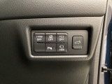 各種機能の切替スイッチは運転席パネル下に集約されています。任意で切り替え可能なため状況に合わせてお使いください。