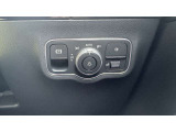【スイッチ&コントロール類】人間工学的に優れたデザインのスイッチは整然と配置され、使いやすくまとめられています。誤操作を避けることができ、安心して快適に安全な運転を続けることができます。