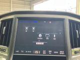 ラジオやBluetooth、外部入力などの選択肢が画面に並び、聴きたい音源を確認しやすい構成です。用途に応じて切り替えられ、車内で音楽を楽しむ際にも便利にお使いいただけます。