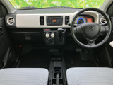 運転席からの視界は広く、運転操作もスムーズに行えます。シンプルで使いやすい操作性も魅力です。