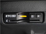 ◆ETC2.0装着◆進化したドライブ体験。料金収受システムだけだったETCが生まれ変わって、高速道路を賢く使うETC2.0に進化しました。多彩な情報サービスが便利で快適なドライブ体験を提供します。