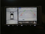 バックカメラ搭載です!車庫入れが苦手な人はもちろん、車両感覚に自信がある人にもお勧めです!見えない箇所が見えるようになるので、低い障害物や隠れてしまっている子供の存在等にも気付く事が出来ます。