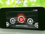 ナビゲーションや音楽、通信などのメニューを画面から選べる装備です。用途に合わせて項目を確認しやすく、日々の移動をサポートします。