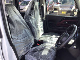 それぞれの分野のプロがお車の悩みや疑問に親身になって対応させていただきます。