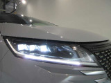 アダプティブLEDヘッドライトシステムです対向車や先行車に照射しないよう自動でハイビームの照射範囲を切り替えます 夜間走行時とても役立ちます