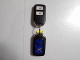 便利なスマートキー付きです!ドアの開錠・施錠はもちろんですが、エンジンをかけるときも鍵を取り出さなくて大丈夫ですよ♪両手に荷物をお持ちの時でも、大変便利で使い易い装備です☆