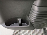 パワーウィンドウのスイッチですよ。運転席に居ながら窓を開け閉めのコントロールできます。