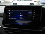 ナビゲーションは純正10インチメモリーナビ(MM223D-L)を装着しております。AM、FM、Bluetooth、フルセグTVがご使用いただけます。初めて訪れた場所でも安心ですね!