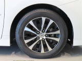 純正のアルミホイール装着車です。タイヤサイズは205/60R16です。