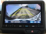 リアワイドカメラシステム!従来の視野に加えて、後方側方を約180&deg;まで見えるワイドビューと、後方を真上から見たような視野で駐車時などに便利なトップダウンビューの3つの視野があります!