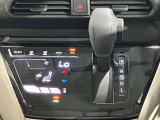 自然に手が届き操作性の良いシフトレバー!
