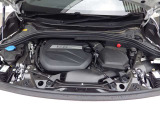 BMWの心臓部ともいえるエンジンルーム。細部までこだわりを感じる美しい仕上がりです。