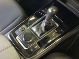 本革のシフトノブです☆質感がよく肌触りも良いため、ついつい手がノブの方向に行ってしまいがちです(笑)