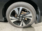 純正アルミホイールで、愛車をもっとカッコよく自動車メーカーが直接扱う純正アルミホイール。車種にマッチしたデザインで、愛車の個性を際立たせます。安全性や耐久性にも優れ、安心して使用できます。