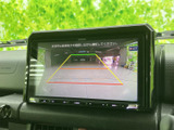 バックモニター付きで、狭い場所での駐車も安心。ガイドライン表示により、正確な距離感が把握できます。