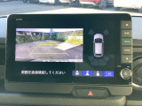 【バックカメラ】切り替え可能バックカメラです。ノーマルビューに、両サイドから車や歩行者がいないか確認しやすいワイドビュー、ギリギリまでバックしたい時にトップダウンビューと画面タッチで切り替え出来ます