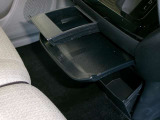 ドリンクホルダーやトレイ、小物入れなどあり、車内での休憩時も快適です♪
