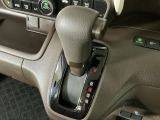 オートマチックシフトレバーは、手になじみ操作しやすい形状で安全運転にもつながります♪