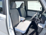 運転席シート廻りは使用感も少なく、良好な状態となっています。丁寧に使われていたことがよくわかりますね。