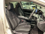 運転席は程よくホールド感のある形状をしておりますので、ロングドライブでも疲れにくくなっております。