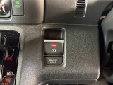 電子制御パーキングブレーキは信号待ちでも便利。いつもより運転がラクになるはずです。