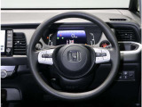 グリップのいい本革巻ステアリングです!メーターはフロントウインドウから近い位置にあるのでとても見やすいですよ!