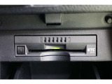 ゲート通過もスムーズなETC搭載です。今やマストアイテムですね。納車前には使用できるようにセットアップをさせていただきます。ETCカードの取扱もしておりますのでご相談くださいね。