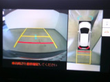 バックモニター付き。車両後方の映像が画面に表示されるので、車庫入れが苦手な人も安心です。ただし、目視確認もお忘れなくお願いいたします。