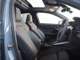 高級家具のような質の高いレザーを採用するのはAudiのクルマづくりの哲学のひとつです。体の大きなドイツ人が座っても頑丈な耐久性があります。シートヒーター付きですので冬でも大変心地良く運転をして頂けます