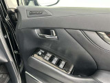 運転席のパワーシートはメモリー機能付き