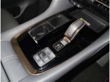 シフトパターンです。電気式のパーキングブレーキを採用してます。また車種・グレードによっては走行モードも変える事も!
