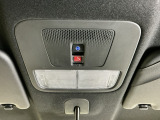【SOSボタン】体調が悪くなったときや、事故に遭遇したとき、あおり運転にあっている時など、緊急時にボタンを押すと緊急サポートセンターにつながり、オペレーターが警察・救急への取次ぎを行います。