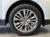純正のアルミホイール装着車です。タイヤサイズは225/55R19です。