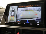 バックガイドモニターで、後方を確認しながら安心して駐車することができます。運転初心者も熟練者も必須の機能ですよ!