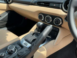 操作しやすいセンターパネル周り運転中でも一目で見やすく操作感に優れています